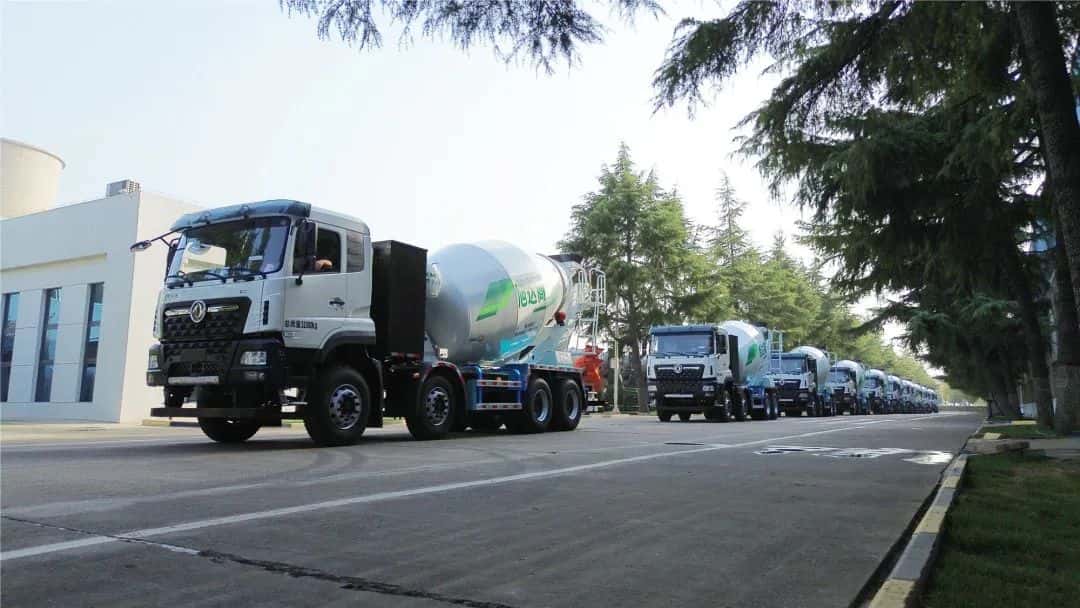 馭風(fēng)而行，中集車(chē)輛15臺(tái)新能源攪拌車(chē)駛?cè)牒?，繪就荊楚生態(tài)長(zhǎng)卷