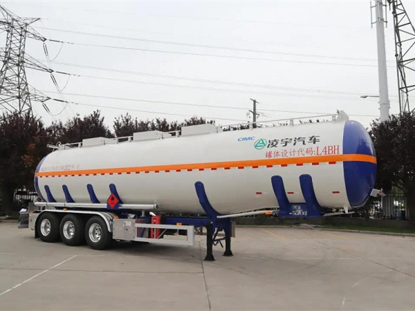 中集凌宇新款鋁合金易燃液體運(yùn)輸車(chē)來(lái)了！